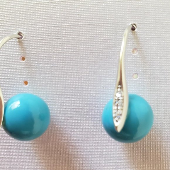 Small Turquoise Dangle Earrings - Picture 3 of 4
